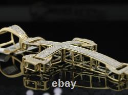 Pendentif croix bombée pour homme en diamant de laboratoire de 1,18 carat plaqué or jaune 14 carats