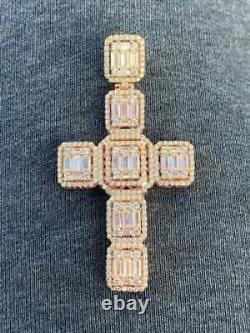 Pendentif croix en dôme en moissanite taillée en baguette 4Ct plaqué or rose 14K